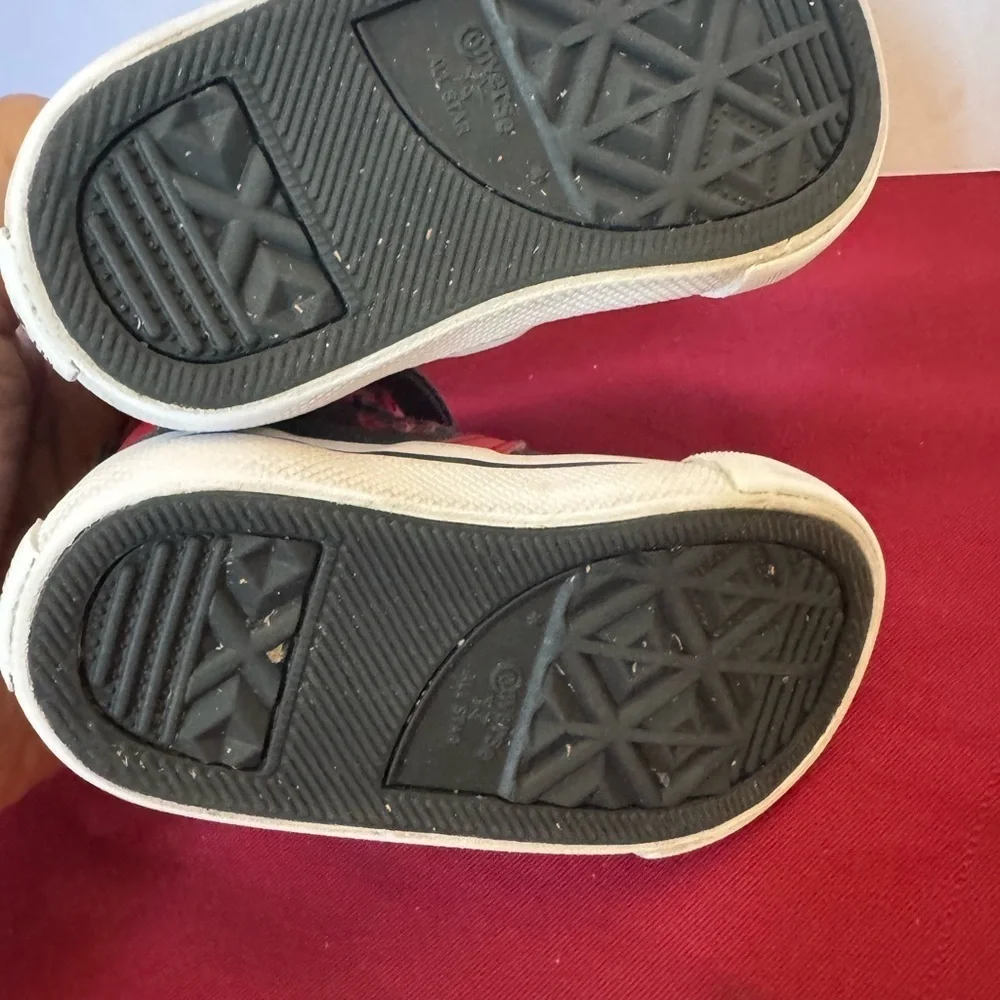 Converse Chuck Taylor Infant Size 5 EUC Super Cute! Fast Shipping